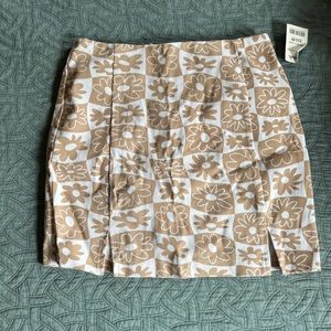 Cute tan print skirt